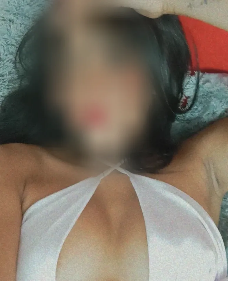 Emmi, 25