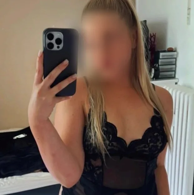 Enni, 28