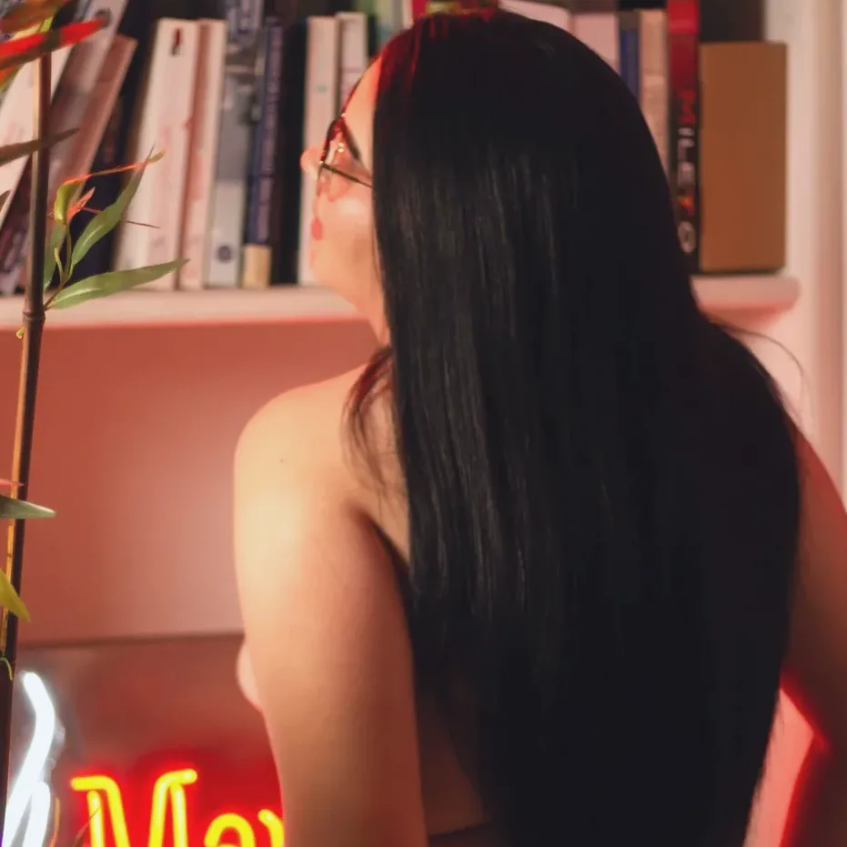 Julia, 31