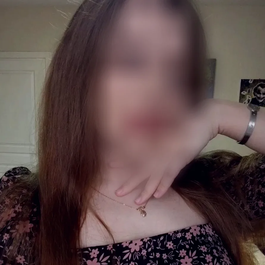 Laura, 24