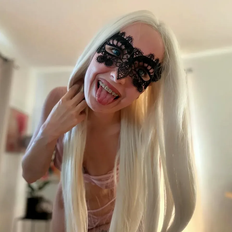 Maria, 25