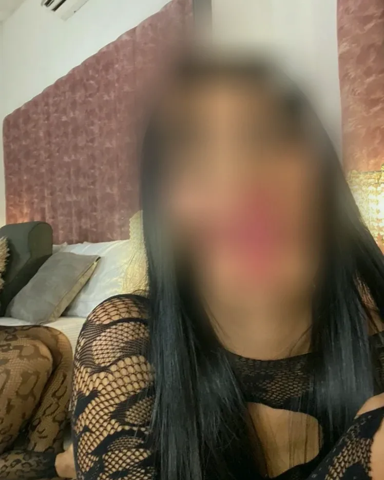 Roosa, 24